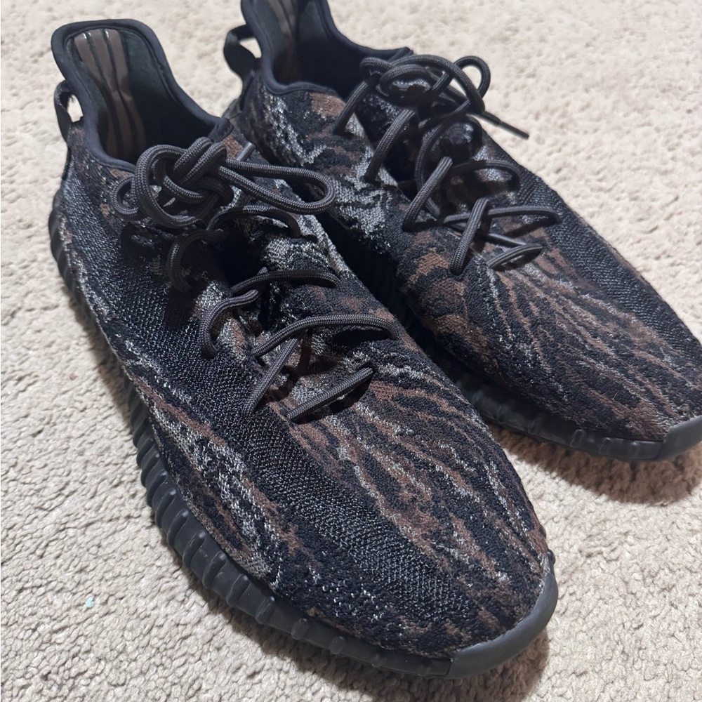 2021
Yeezy Boost 350 V2 'MX Rock'